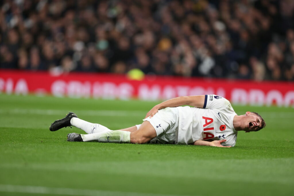 Folgenschwere Verletzung: Tottenham muss sich um Ersatz für Micky van de Ven bemühen.