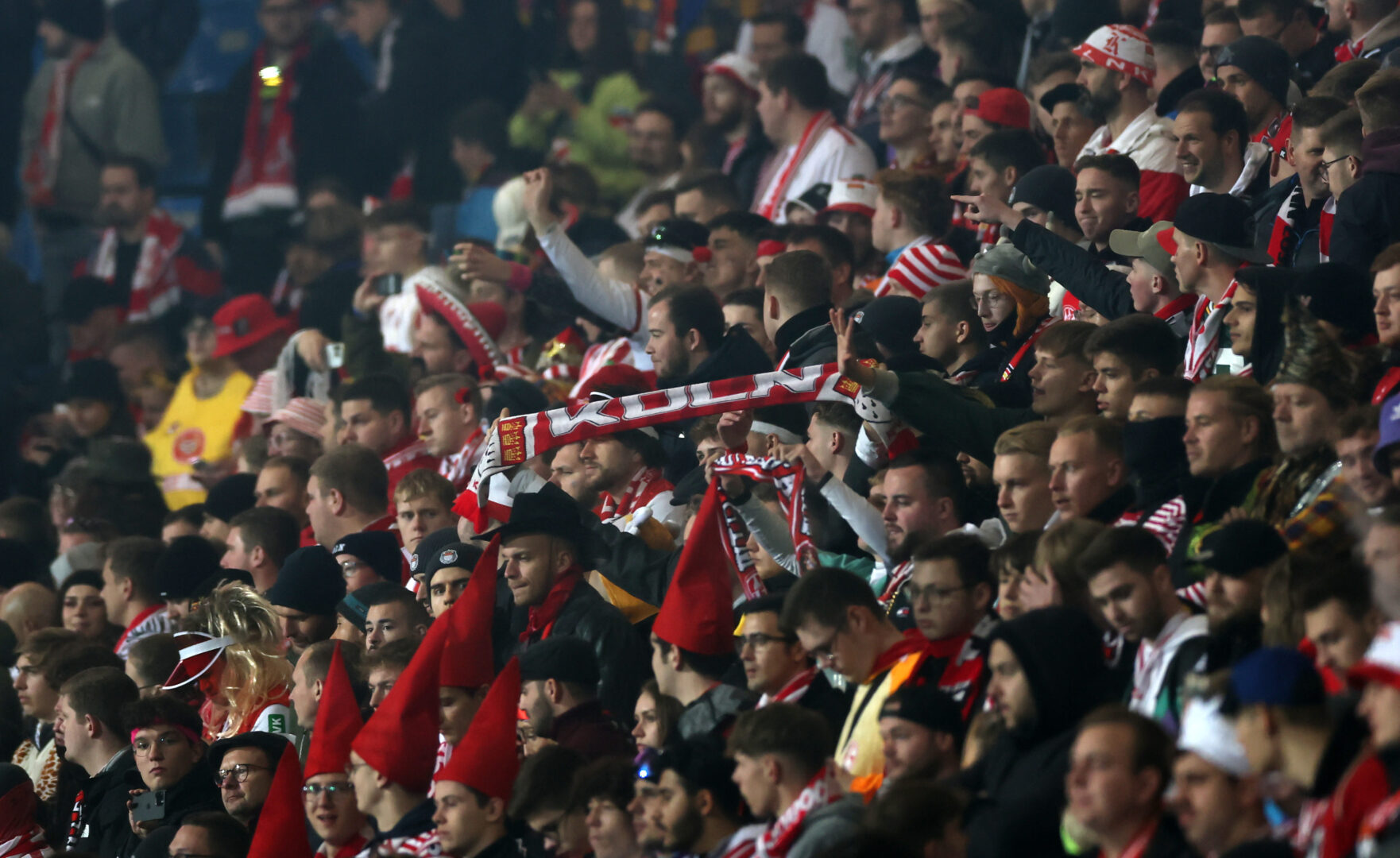 1. FC Köln | Verletzte Fans durch Polizeieinsatz in Bochum