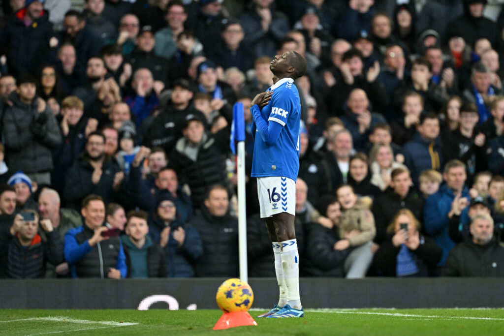 Everton gewinnt gegen Chelsea.