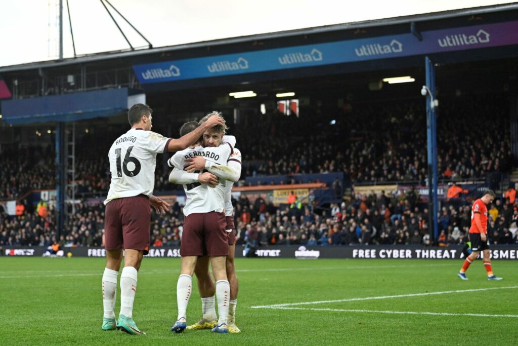 Manchester City tut sich in Luton lange schwer, jubelt am Ende dennoch