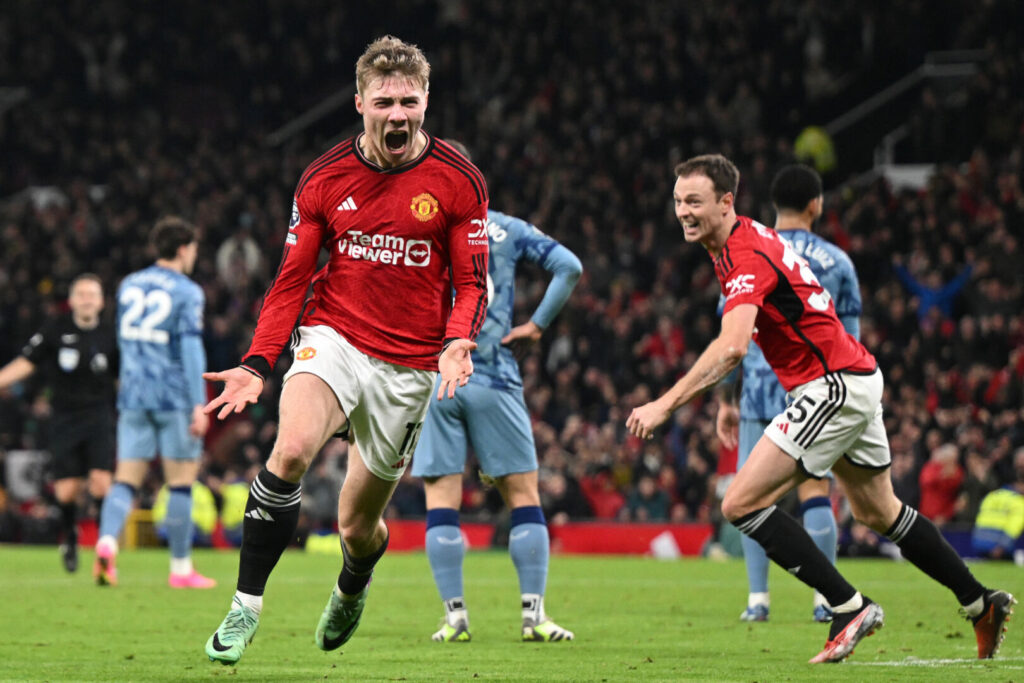 Manchester United rang Aston Villa nieder.