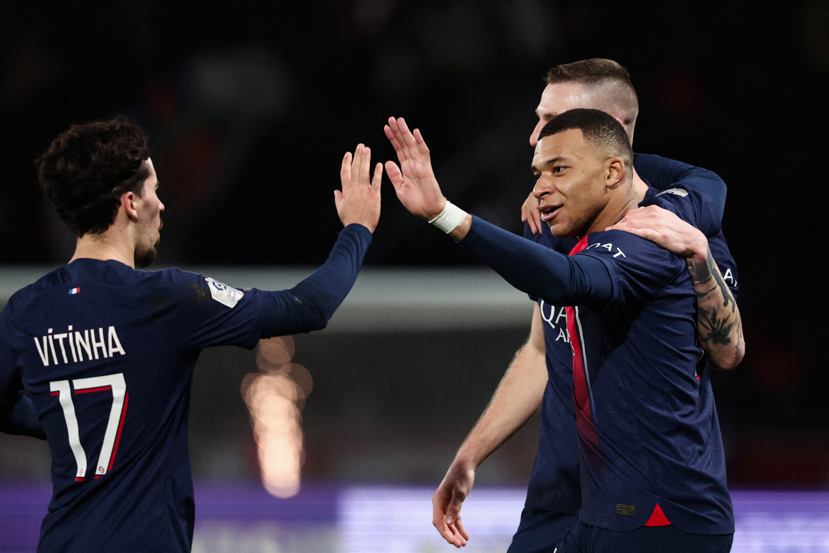 Mbappé beschenkt sich selbst zum Geburtstag: PSG holt Sieg gegen Metz!