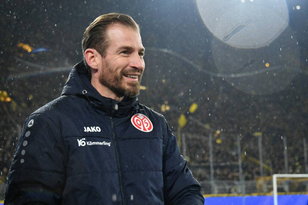 Jan Siewert bleibt Trainer in Mainz.
