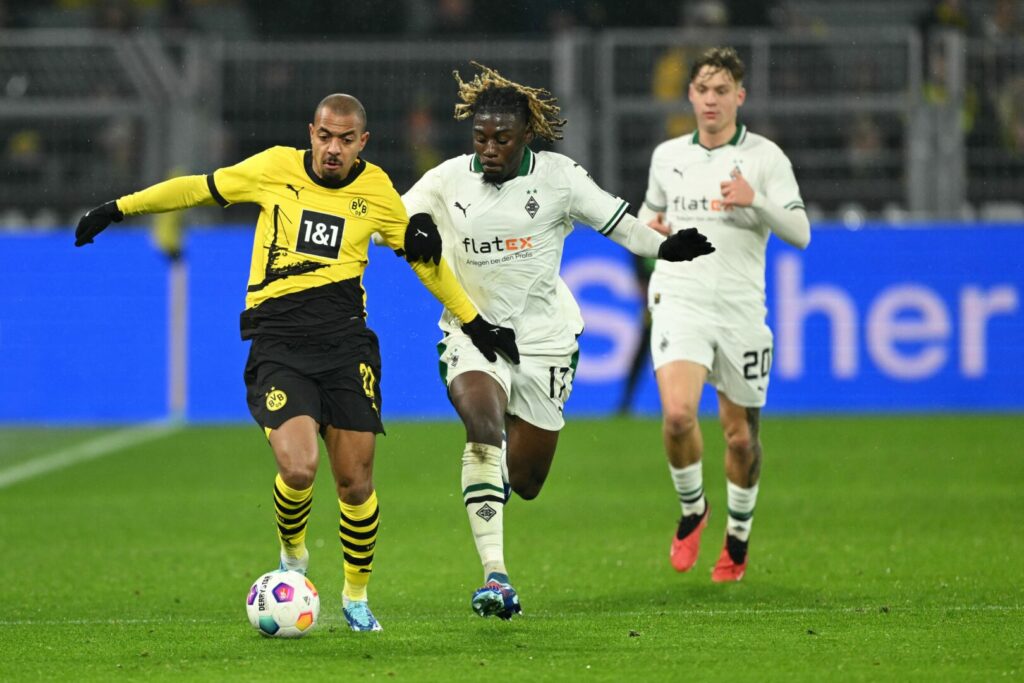 Wie lange spielt Manu Koné noch für Borussia Mönchengladbach? Diese Frage beschäftigt Borussen-Fans schon seit einer ganzen Weile. Nun kursieren Gerüchte über einen Winter-Wechsel des Mittelfeldspielers in die Serie A.