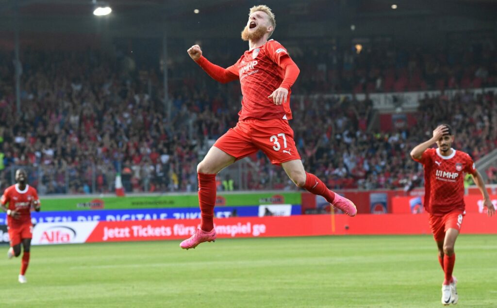 Jan-Niklas Beste zeigt starke Leistungen in der Bundesliga.