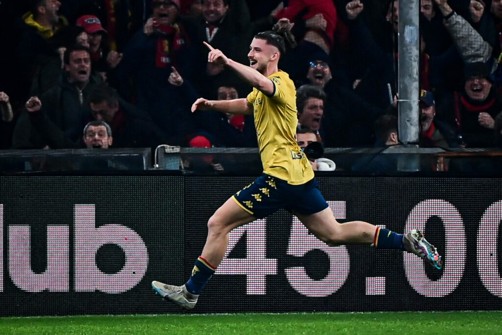 Radu Dragusin im Trikot vom FC Genua.