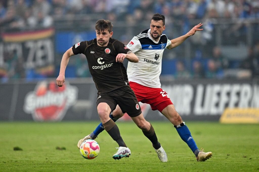 Am Freitag treffen der FC St. Pauli und Hamburger SV im Stadtderby aufeinander.