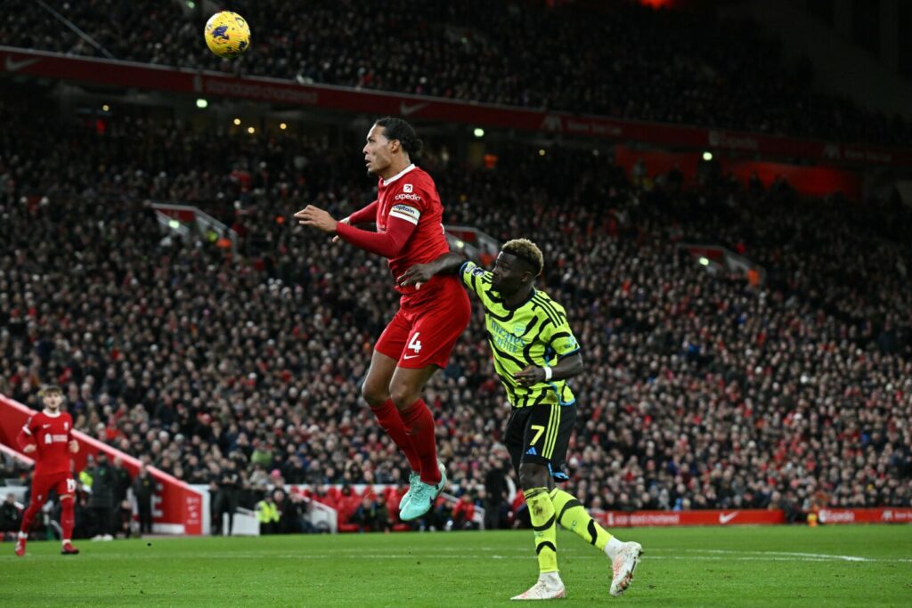 Nach ereignisreichen 90 Minuten haben sich der FC Liverpool und der FC Arsenal am Samstagabend im Premier-League-Spitzenspiel mit 1:1 getrennt. Die Partie verdiente sich dabei sogar für englische Verhältnisse das Prädikat „intensiv“. Eine Analyse.