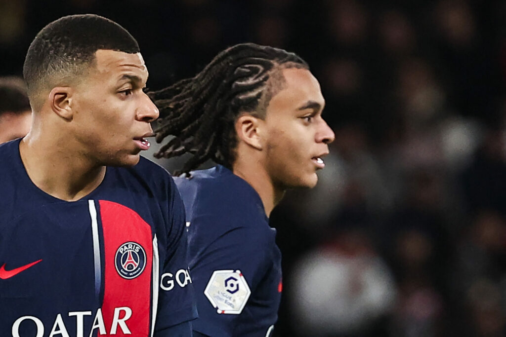 Ethan Mbappé debütierte am gestrigen Abend für das PSG-Profiteam. Alle Infos im 90PLUS-Ticker.