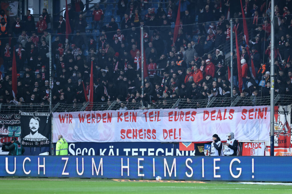 Die Fanszenen der Bundesliga protestieren gegen die DFL-Pläne.
