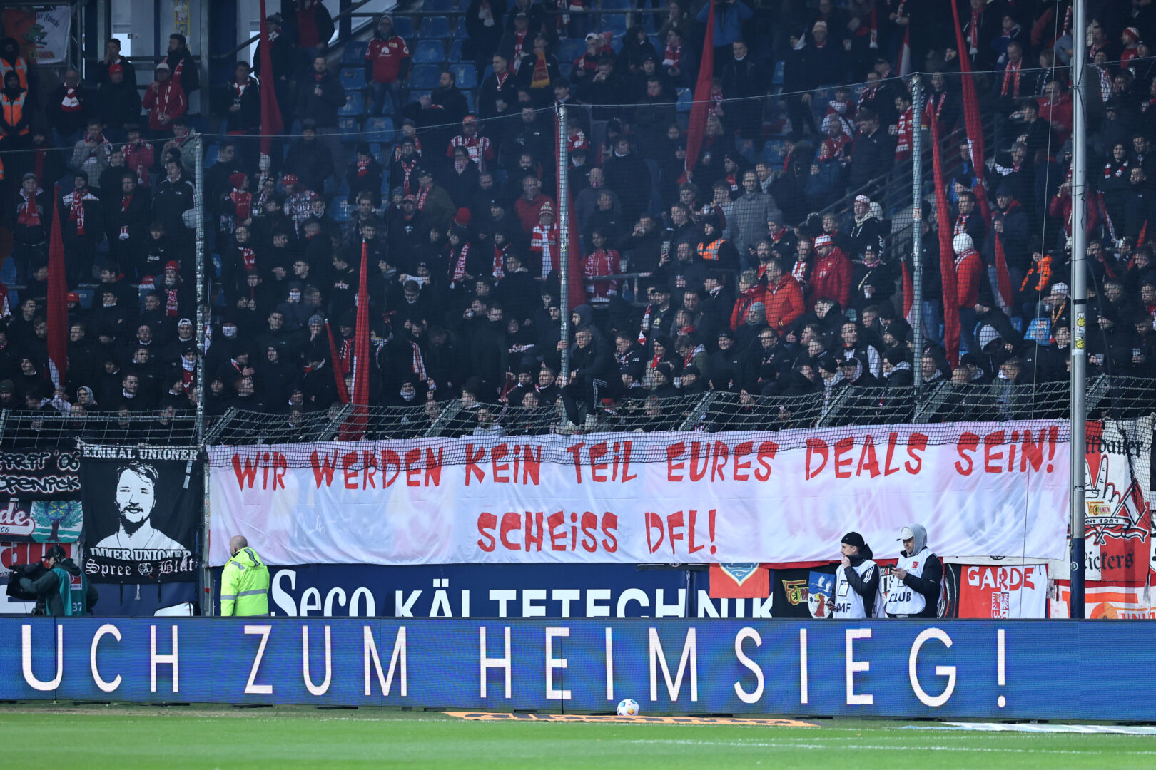 Die Fanszenen der Bundesliga protestieren gegen die DFL-Pläne.