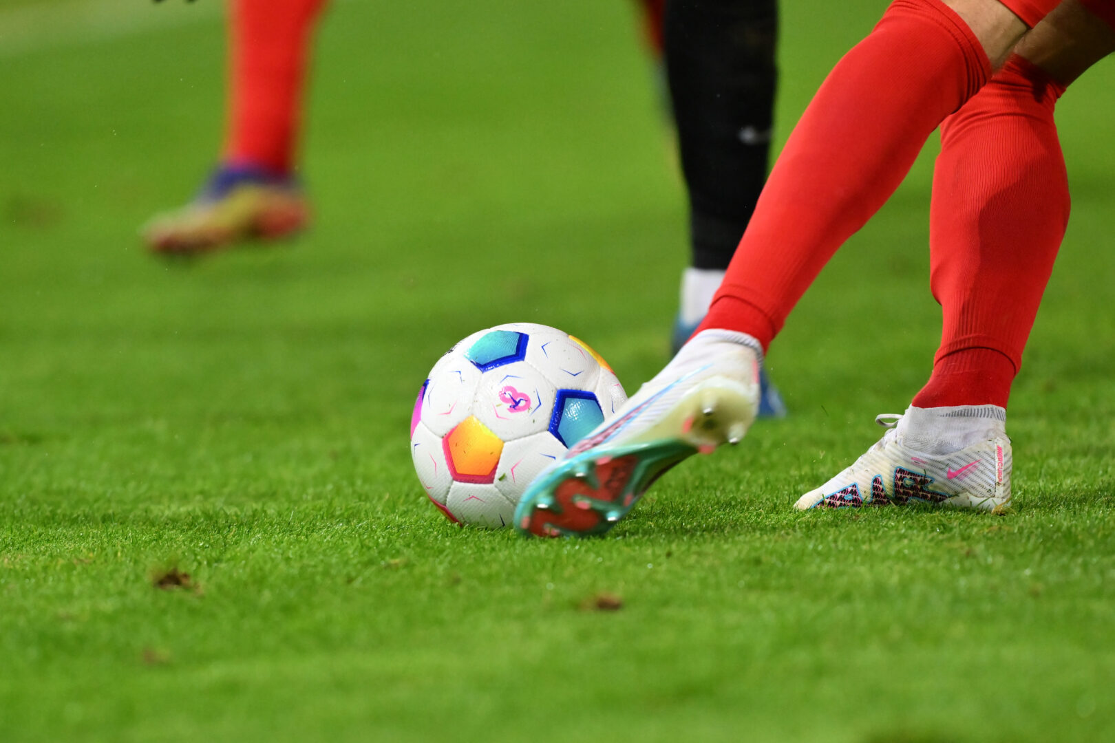 90PLUS-Ticker: Der Ball in der Bundesliga rollt wieder.