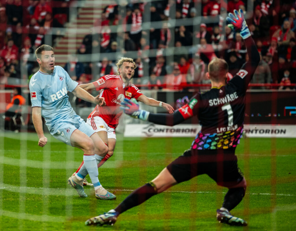 Die Bundesliga steht kurz davor, ihren Spielbetrieb wieder aufzunehmen. Ein bis zum Ende enges Rennen im Tabellenkeller zeichnet sich dabei schon jetzt ab. Ein Überblick über alle beteiligten Teams.