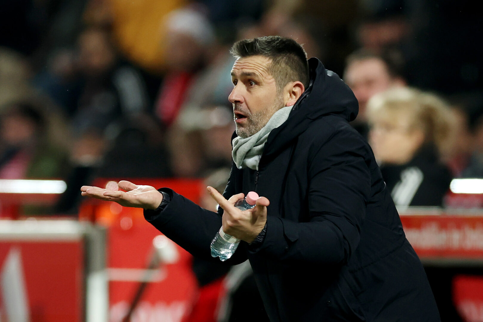 Nenad Bjelica am Seitenrand.