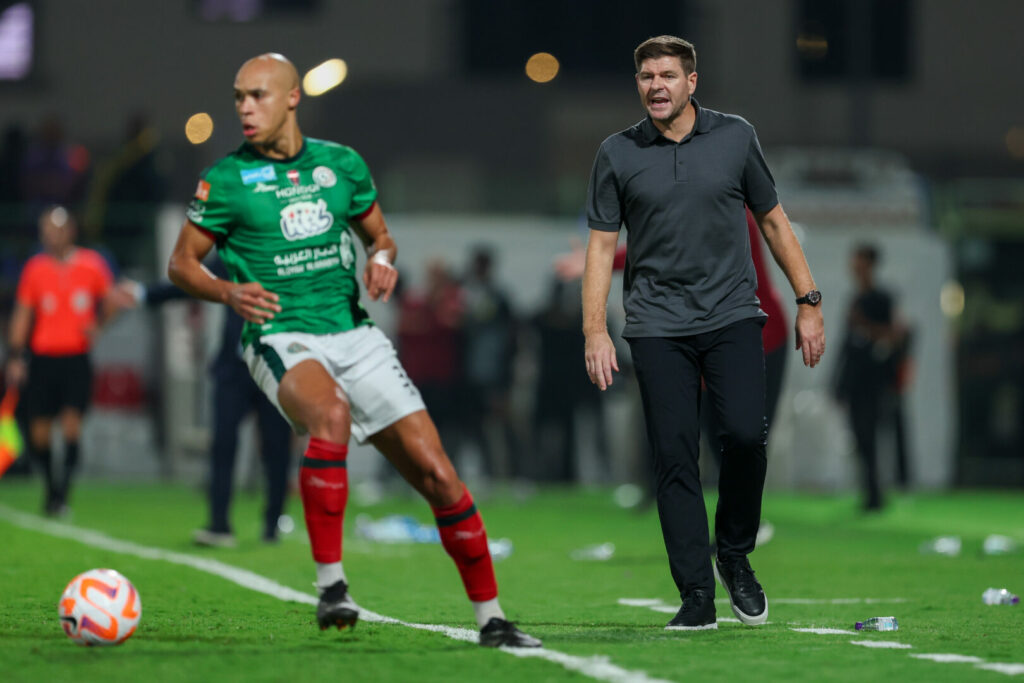 Liverpool-Legende Steven Gerrard hat seinen Vertrag bei Al-Ettifaq offenbar verlängert. (Photo by Yasser Bakhsh/Getty Images)