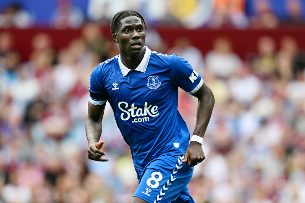 Amadou Onana ist einer der Leistungsträger bei Everton. (Photo by Michael Regan/Getty Images)