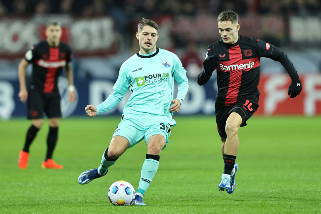 Florent Muslija (l.) ist Leistungsträger beim SC Paderborn. (Photo by Christof Koepsel/Getty Images)