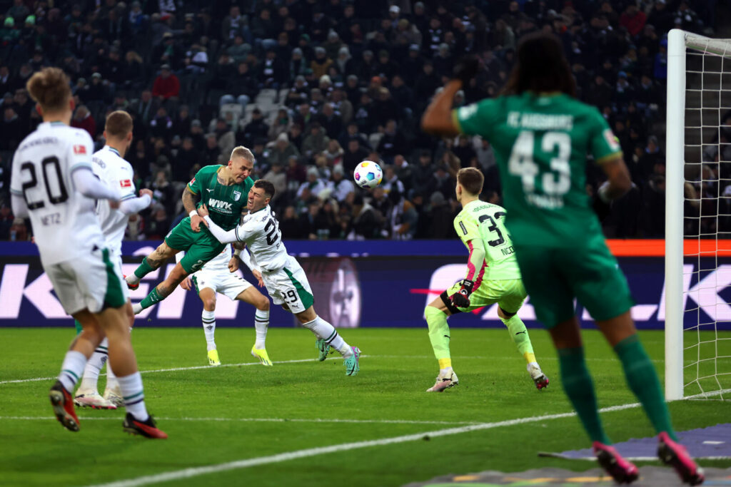 Bundesliga: Augsburg dreht die Partie in Gladbach.