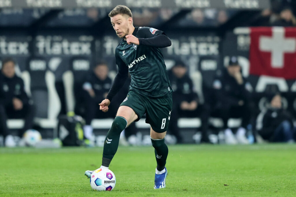 Mitchell Weiser im Trikot von Werder Bremen.