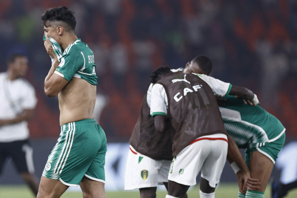 Der Afrika-Cup 2024 ist mittlerweile knappe zwei Wochen alt und machte bereits mit diversen Überraschungen auf sich aufmerksam. So kamen zahlreiche Top-Teams nicht über die Gruppenphase hinaus.