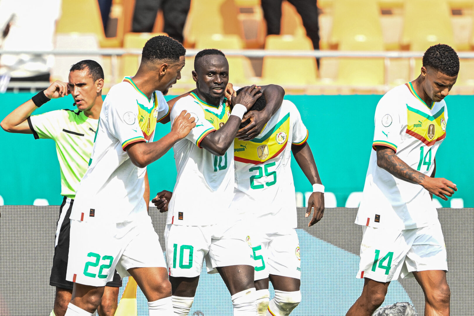 Afrika-Cup: Titelverteidiger Senegal siegt glatt, Algerien nur remis