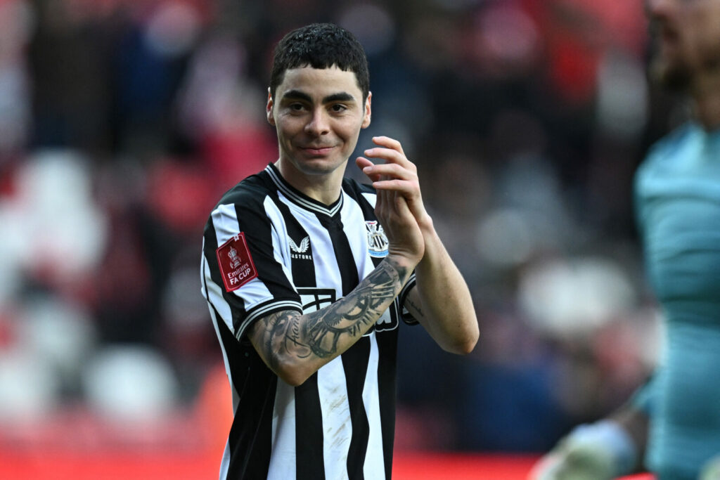 Ein Winter-Wechsel von Miguel Almirón von Newcastle United zum saudi-arabischen Klub Al-Shabab galt bereits als ausgemachte Sache. Doch nur wenige Tage vor dem Ende der Transferperiode hat sich ein Wechsel scheinbar zerschlagen.