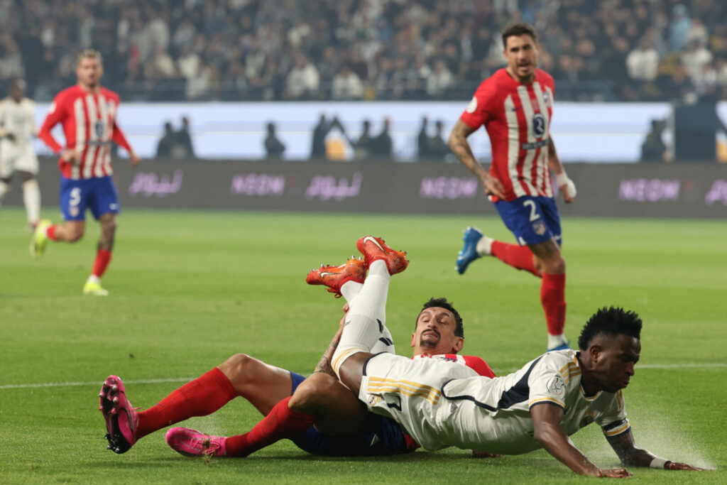 Im ersten Halbfinale des spanischen Supercups traf Real Madrid auf den Stadtrivalen Atlético. Das Spiel, das im saudi-arabischen Riad ausgetragen wurde, ging nach 120 dramatischen Minuten mit 5:3 für die Königlichen aus. 