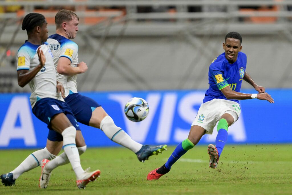 Estevao, auch Messinho gerufen, ist Thema beim FC Barcelona.