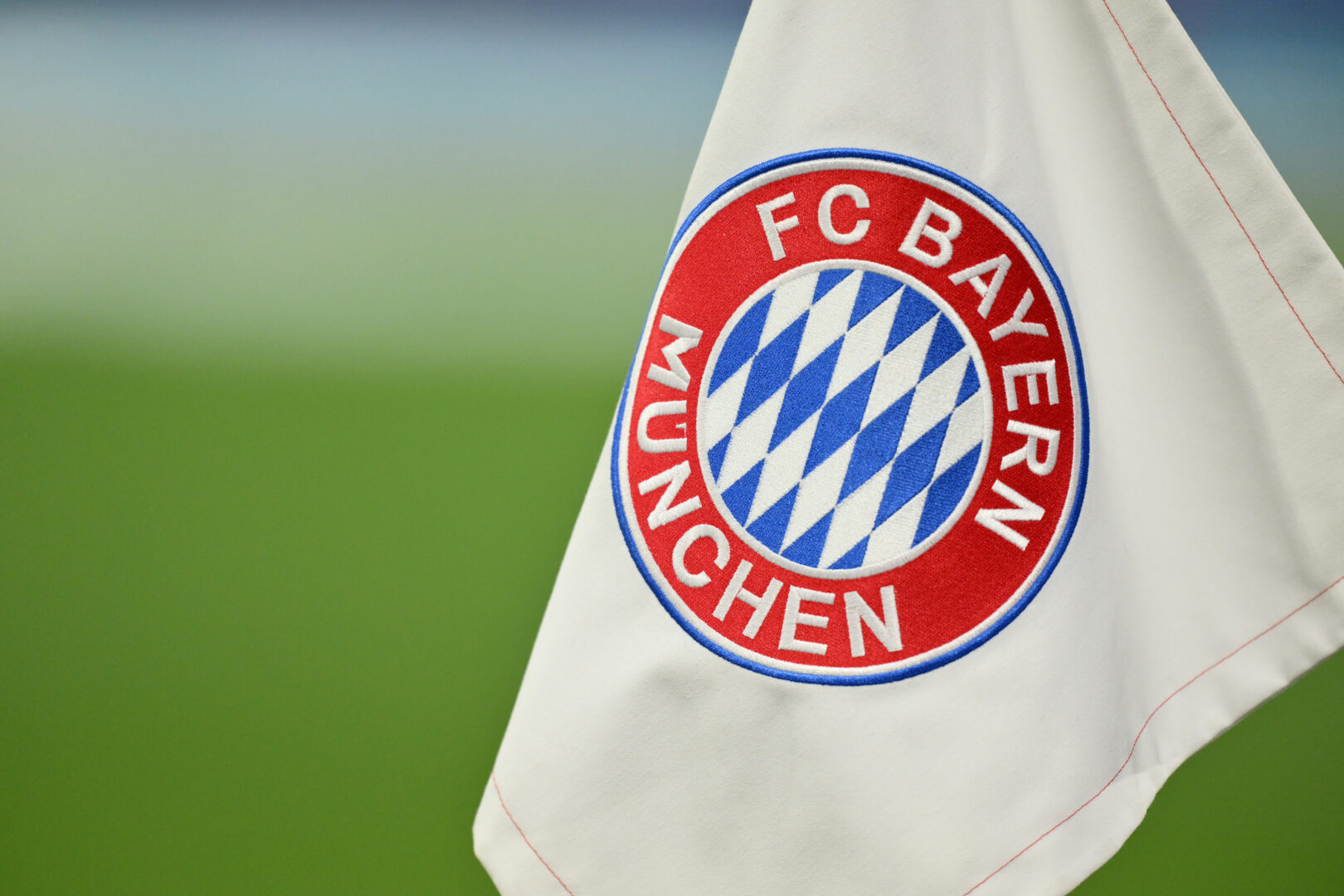 Der FC Bayern hat ein Schweden-Talent im Visier.