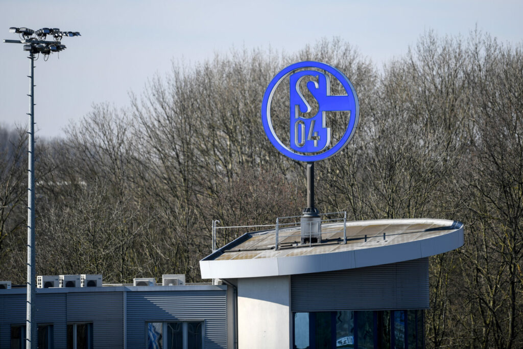 90PLUS-Ticker: Schalke ist auf dem Transfermarkt aktiv.
