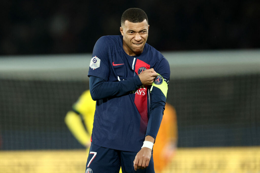 Kylian Mbappé muss sich bald über seine Zukunft im Klaren werden. (Photo by FRANCK FIFE/AFP via Getty Images)