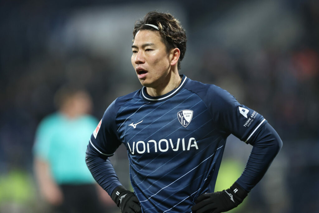 Bleibt Takuma Asano beim VfL?(Photo by Christof Koepsel/Getty Images)
