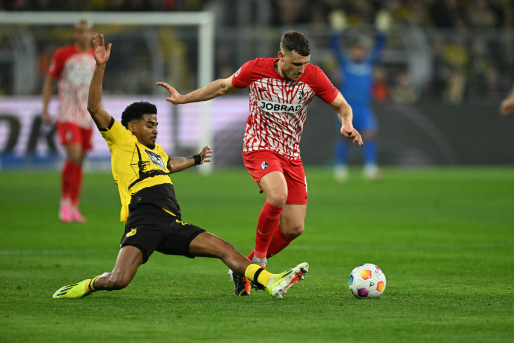 Am Freitagabend eröffneten Borussia Dortmund und der SC Freiburg den 21. Spieltag der Bundesliga-Saison. Dabei zeigte der BVB die beste Leistung im Jahr 2024 und schlug die Breisgauer hochverdient mit 3:0. 