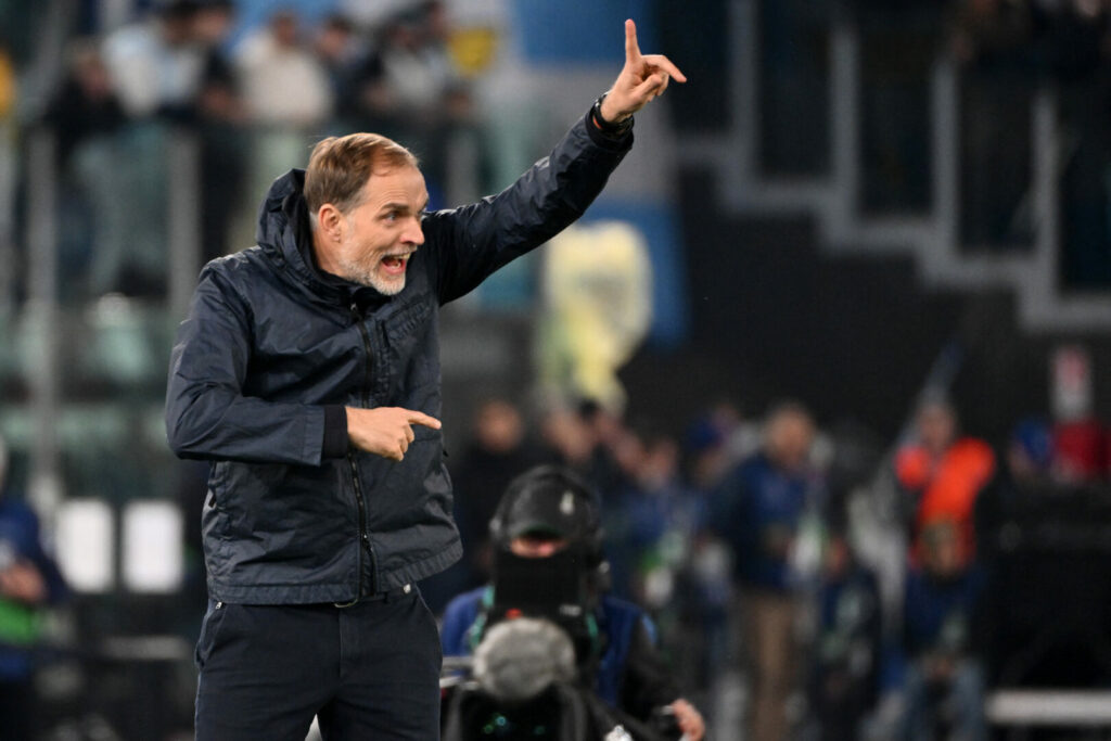 Die derzeitige Situation beim FC Bayern ist alles andere als ruhig. Nach den Niederlagen gegen Bayer Leverkusen und Lazio Rom werden auch die Diskussionen um Trainer Thomas Tuchel lauter.