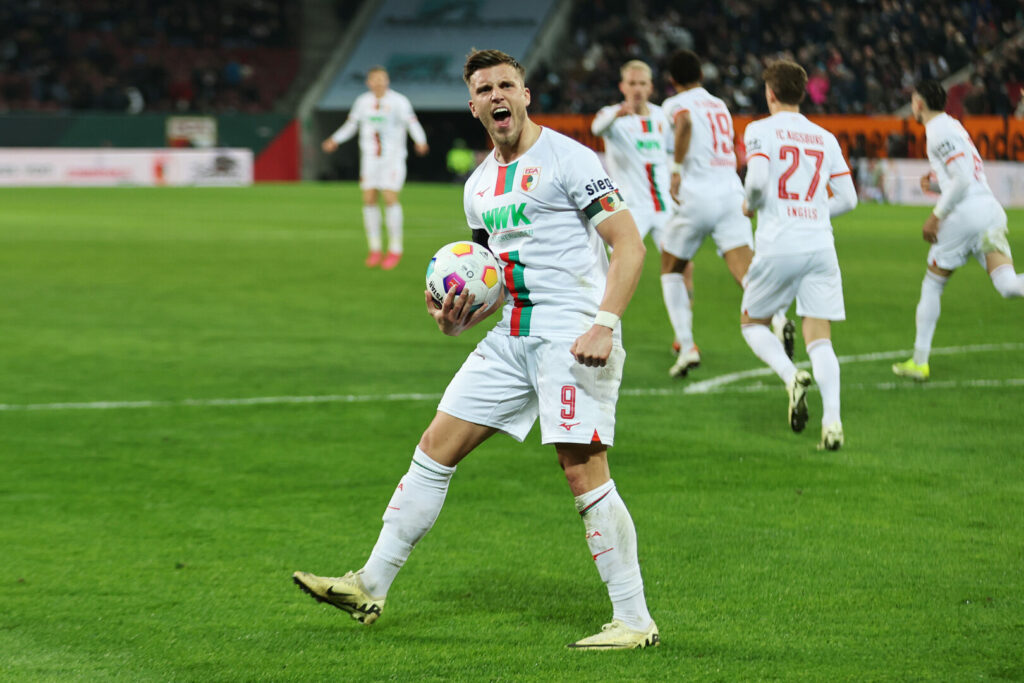 Bundesliga: Der FC Augsburg schlägt den SC Freiburg.