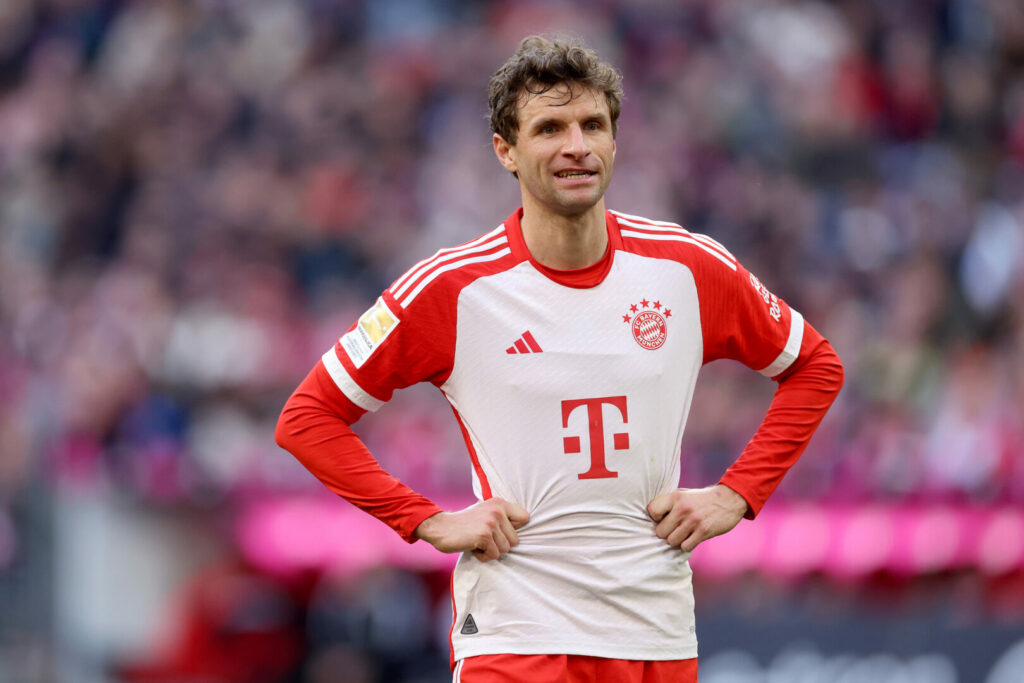 Thomas Müller zeigt sich designiert nach der Niederlage gegen Lazio Rom.