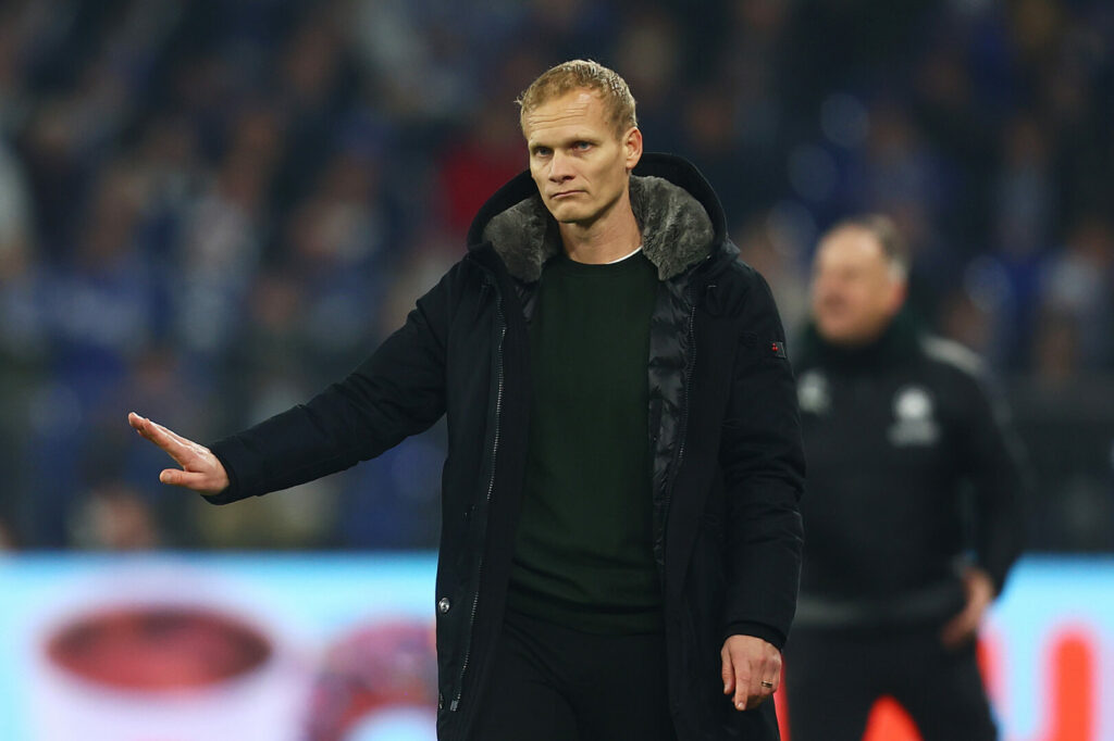 Karel Geraerts und Schalke brauchen einen Sieg gegen Braunschweig.