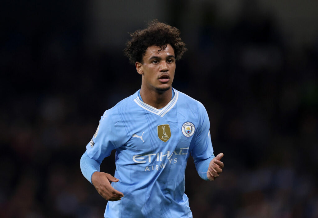 Oscar Bobb verlängert seinen Vertrag bei Manchester City.