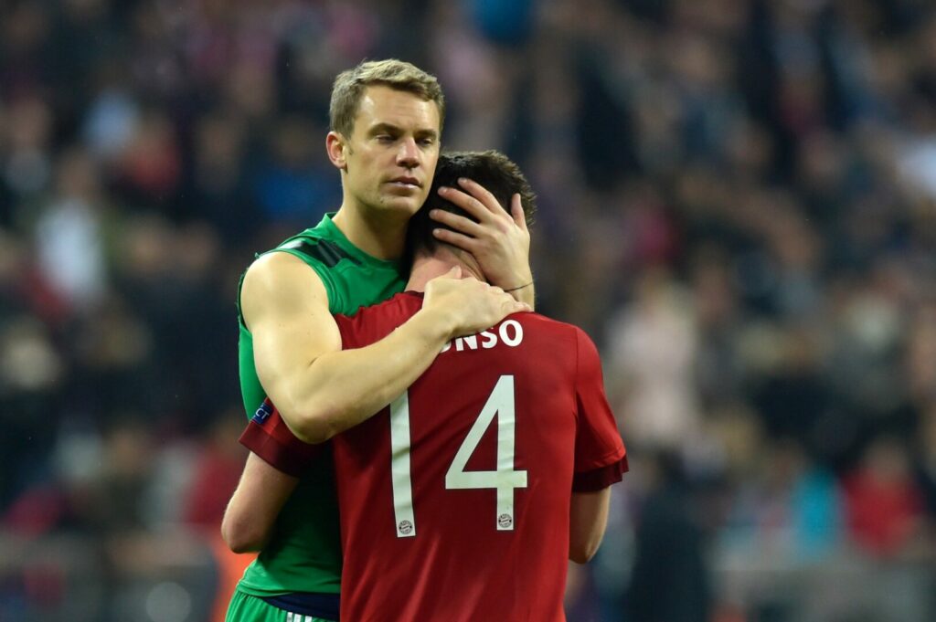 Manuel Neuer adelt Xabi Alonso.