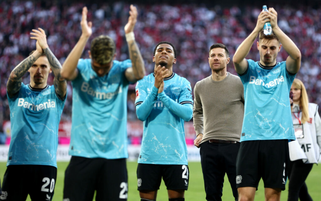 Bayer Leverkusen nach dem Sieg gegen Köln.