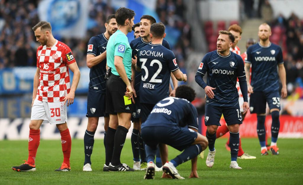 Bundesliga: Diskussionen über Schiedsrichter-Entscheidungen prägten den 26. Spieltag.