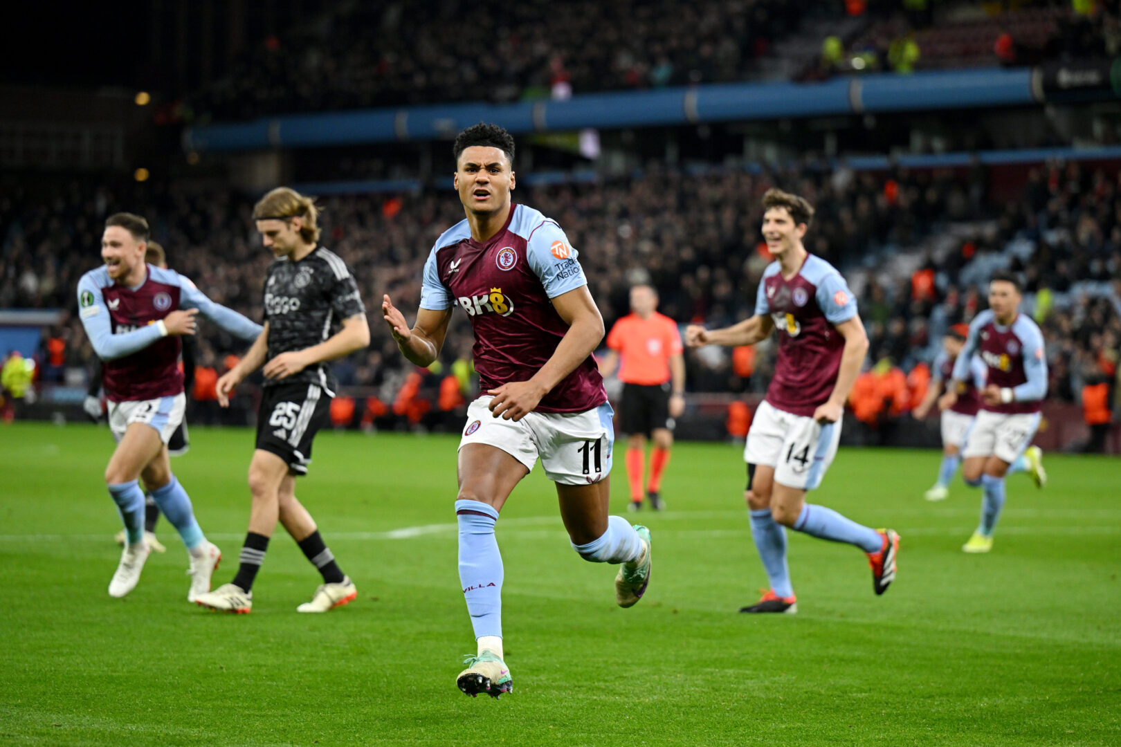 Conference League | Villa deklassiert Ajax, Olympiakos schafft die dramatische Wende