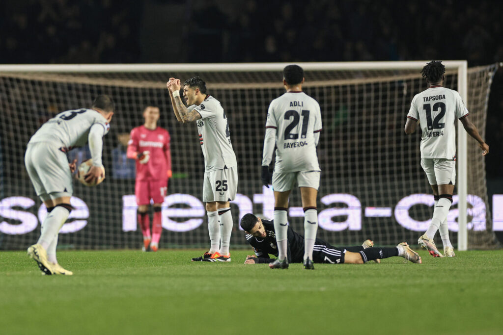 Bayer Leverkusen rettet das Unentschieden in Aserbaidschan.