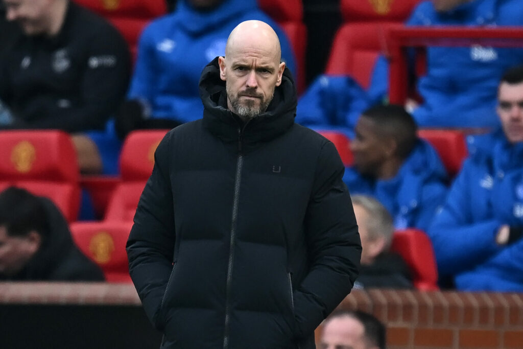 Schon seit mehreren Monaten halten sich die Gerüchte um ein vorzeitiges Aus von Erik ten Hag als Manchester-United-Trainer hartnäckig. Die Red Devils müssten ihrem Trainer eine enorm hohe Abfindung zahlen. Ein mögliches Hindernis auf dem Weg zu einer Trennung?