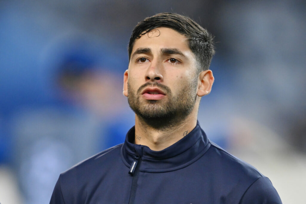 Der BVB läuft den eigenen Ansprüchen in dieser Saison hinterher und hat nichts mit dem Meisterrennen zu tun. Als Problemposition gilt dabei auch das zentrale Mittelfeld. Alan Varela vom FC Porto könnte hier zukünftig Abhilfe schaffen.