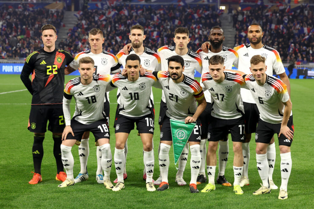 Die DFB-Elf beim Mannschaftsfoto vor dem Freundschaftsspiel gegen Frankreich in Lyon