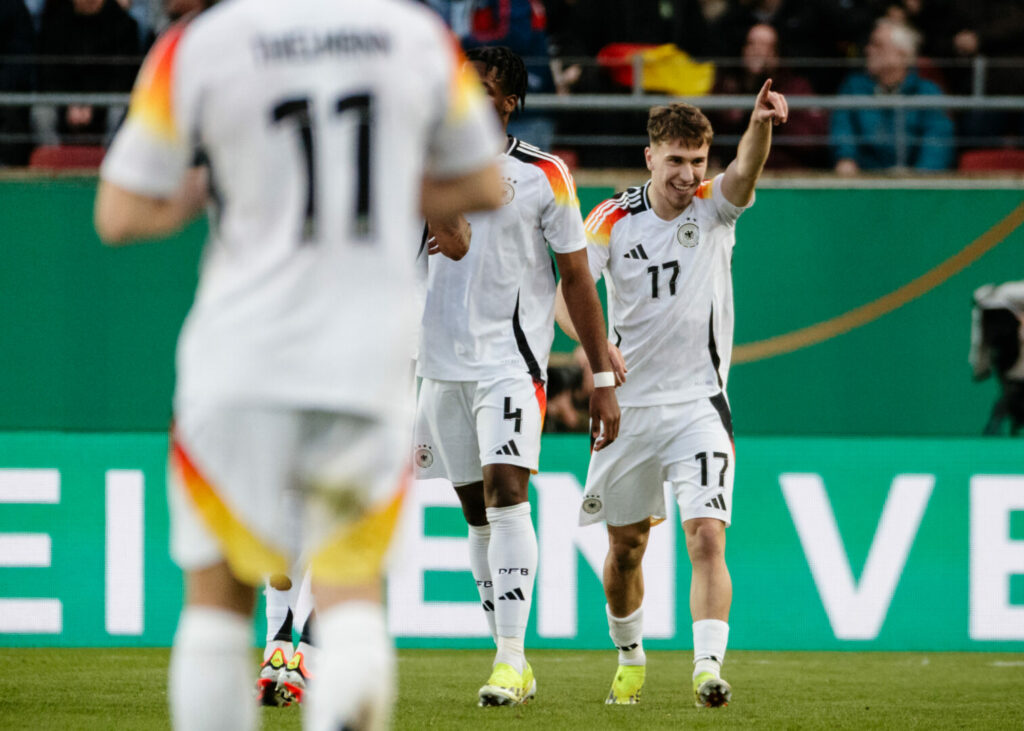 Brajan Gruda bejubelt die Führung der deutschen U21 gegen Israel
