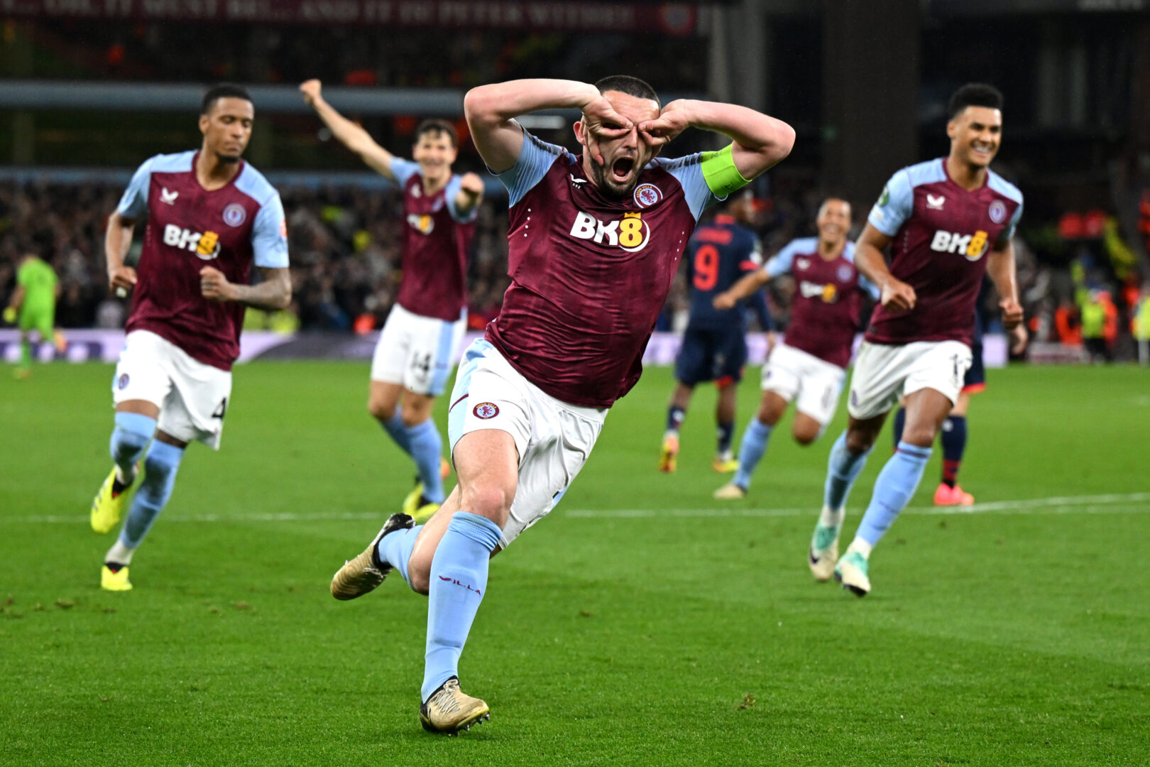 Conference League: Aston Villa gewinnt knapp, Olympiakos siegt im 5-Tore-Krimi