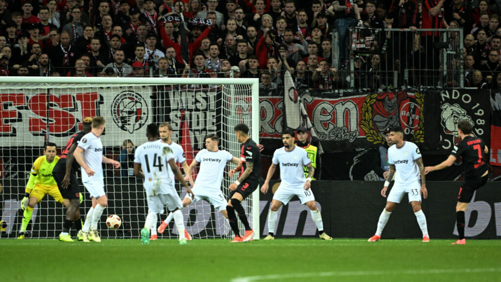 Zieht heute Abend die dritte deutsche Mannschaft in das europäische Halbfinale ein. Bayer Leverkusen tritt bei West Ham United an und möchte den 2:0-Vorsprung aus dem Hinspiel ins Ziel bringen. Hier kommen die Aufstellungen zu allen Viertelfinal-Partien. 