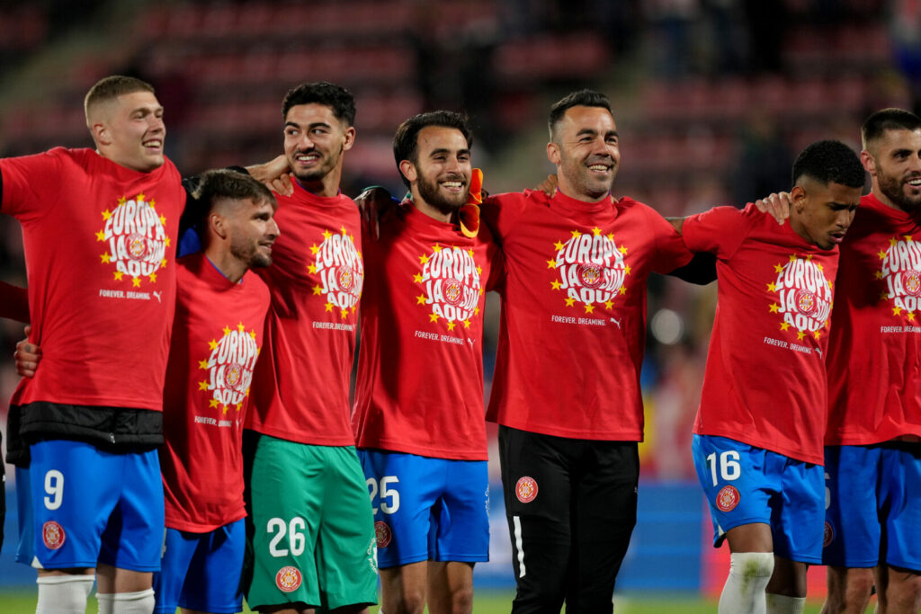 Spieler des FC GIrona feiern die Qualifikation für den Europapokal.